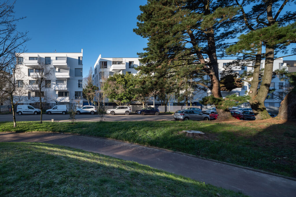 germe et JAM Nantes NASH logements bd Robert Schuman Côté rue arrière balcons en saillie 1 rue Moreea