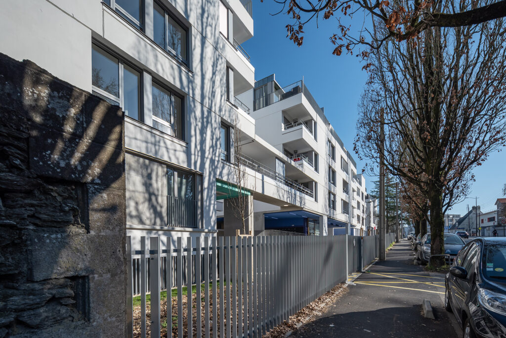 germe et JAM Nantes NASH logements bd Robert Schuman Loggia-pont » entre les plots A et B